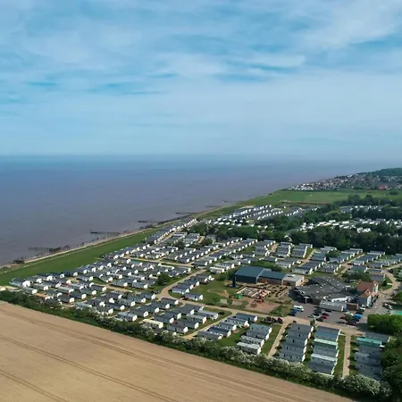 Stunning10 Berth Caravan With Decking At Broadland Sands In Suffolk Ref 20082Bs Hopton on Sea Exterior photo