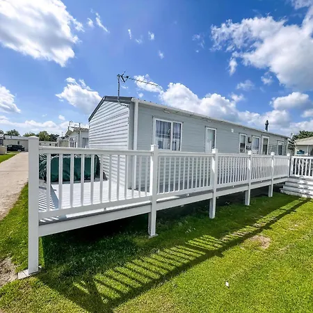 Stunning10 Berth Caravan With Decking At Broadland Sands In Suffolk Ref 20082Bs Hopton on Sea Exterior photo