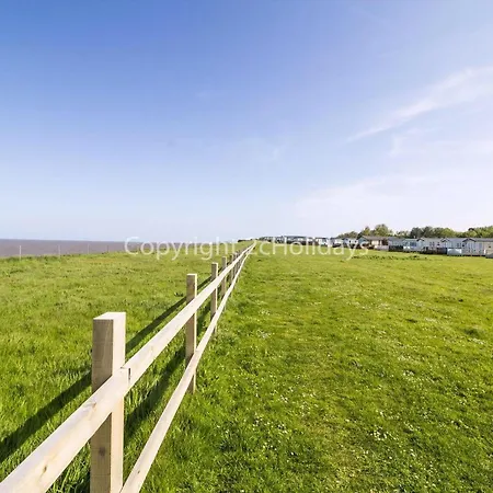 Stunning10 Berth Caravan With Decking At Broadland Sands In Suffolk Ref 20082Bs Hopton on Sea Exterior photo