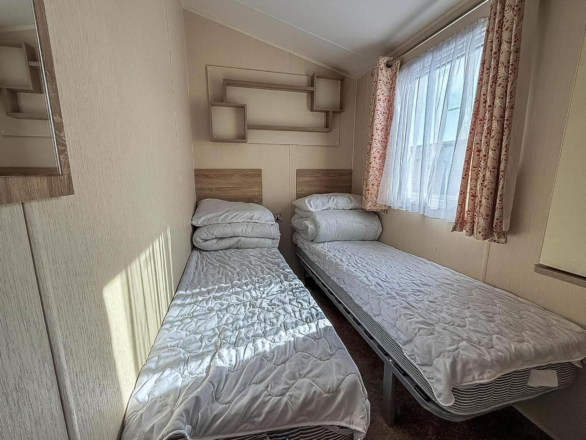 Stunning10 Berth Caravan With Decking At Broadland Sands In Suffolk Ref 20082bs *